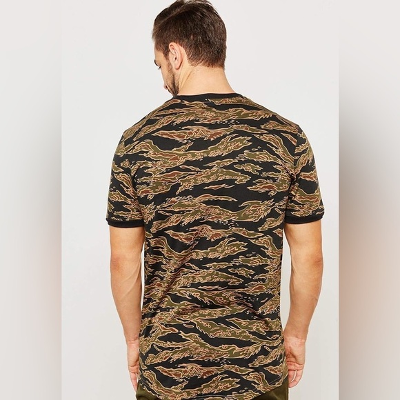 Adidas Green Short Sleeve Tee with Camouflage Design - Picture 3 of 6